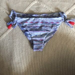 Victoria secret bran new bottoms reversible!